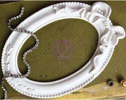 Memory Hardware Papillon Blanc resin frame